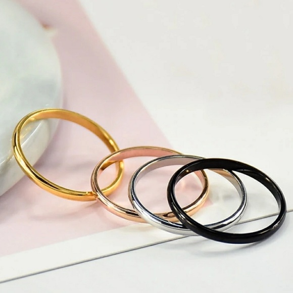 NEW Simple 2mm Black Band Ring - Picture 4 of 4